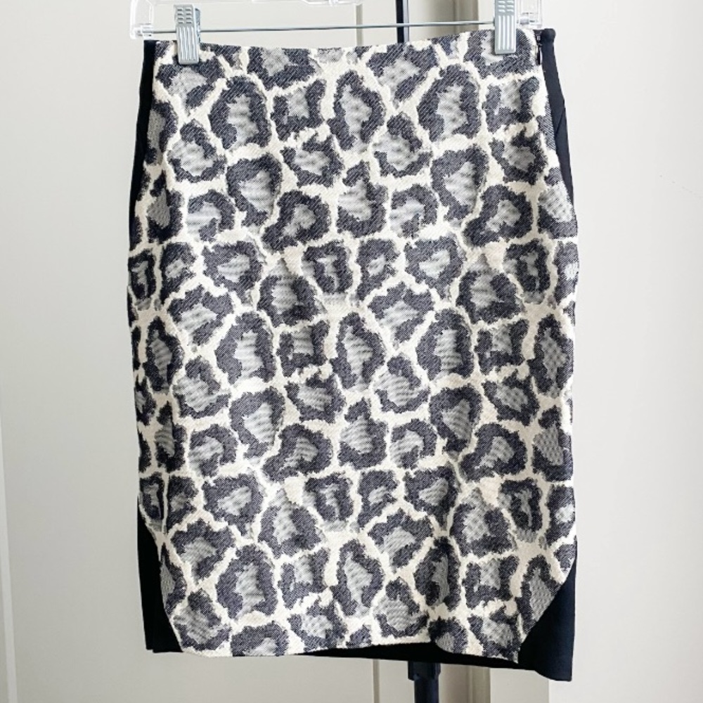 SOLD 💫 DVF Emma Pencil Skirt